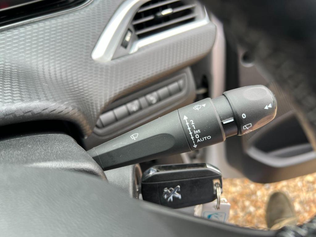 PEUGEOT 208 1.2 PureTech Allure 2017