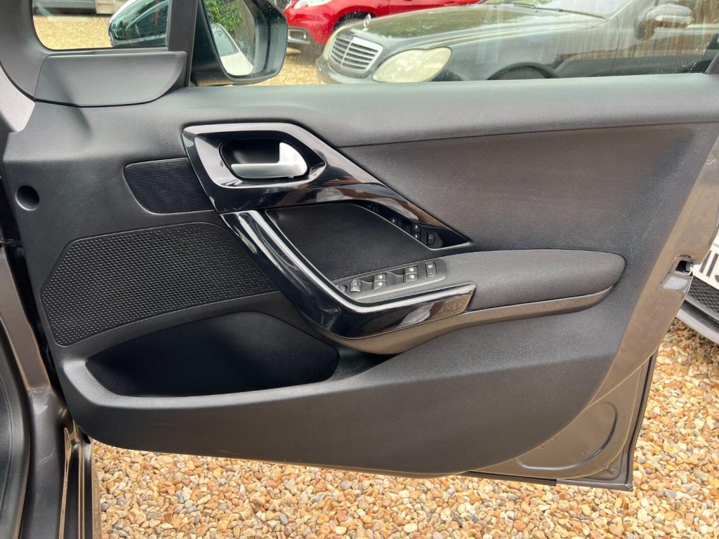 PEUGEOT 208 1.2 PureTech Tech Edition 2018