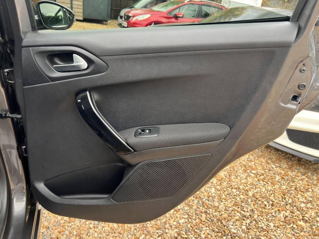 PEUGEOT 208 1.2 PureTech Tech Edition 2018