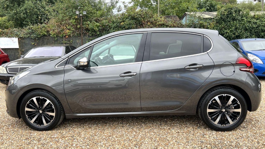 PEUGEOT 208 1.2 PureTech Tech Edition 2018