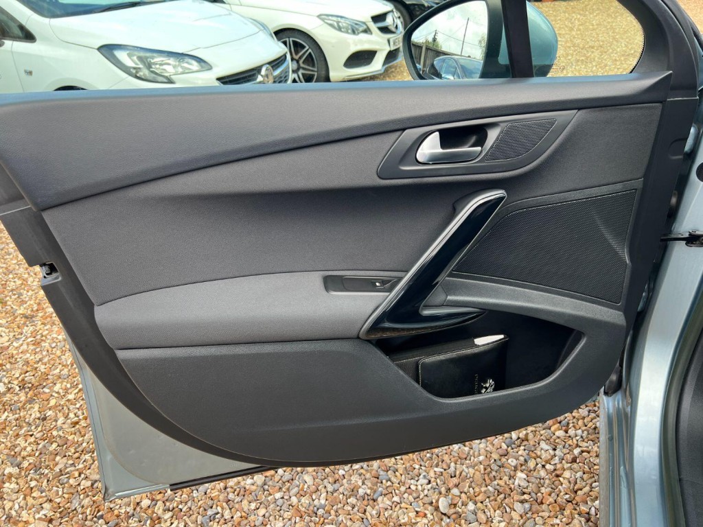 PEUGEOT 508 2.0 HDi Active 2012