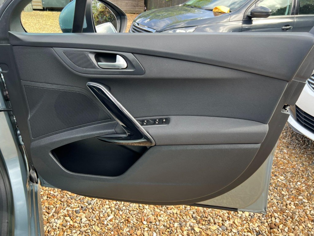 PEUGEOT 508 2.0 HDi Active 2012