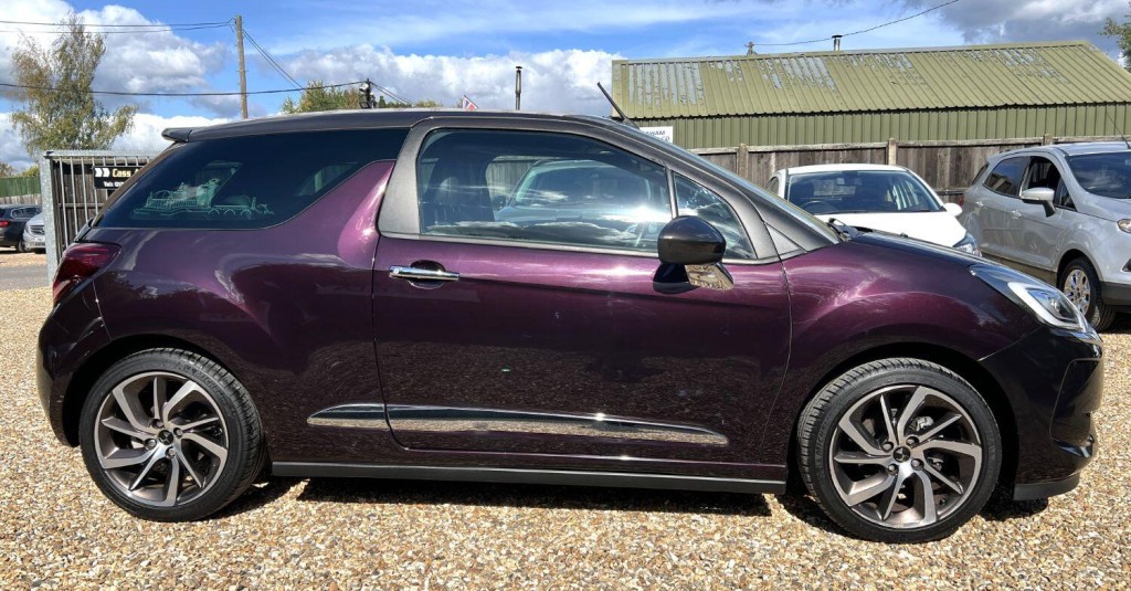 View DS AUTOMOBILES DS 3 1.2 PureTech Prestige
