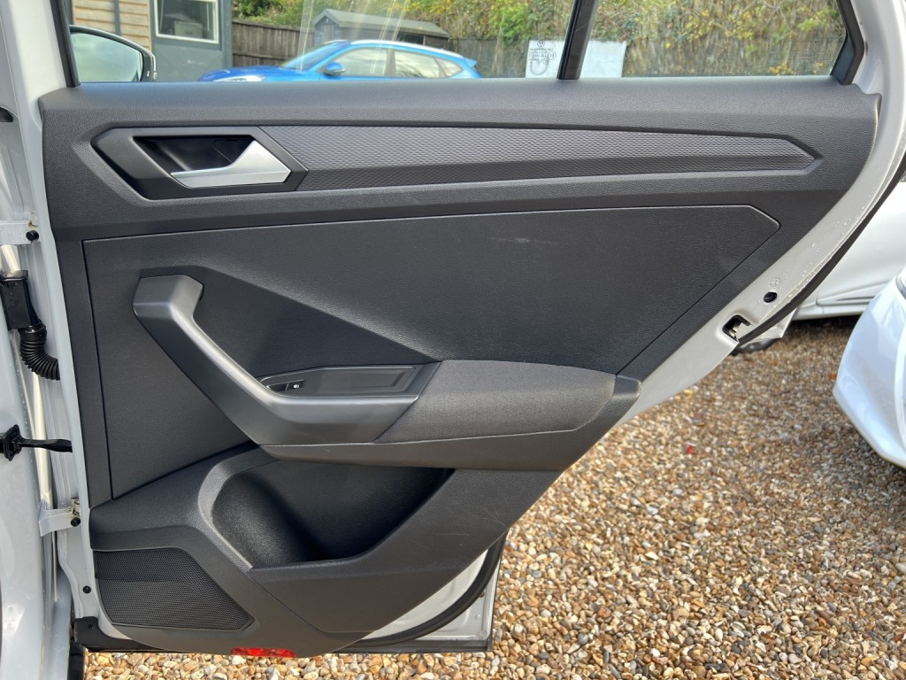 VOLKSWAGEN T-ROC 1.6 TDI SE 2018