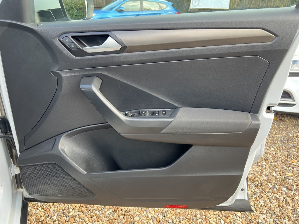 VOLKSWAGEN T-ROC 1.6 TDI SE 2018