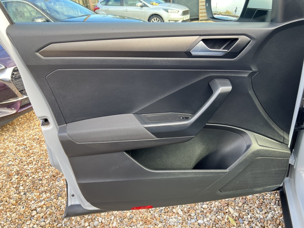 VOLKSWAGEN T-ROC 1.6 TDI SE 2018