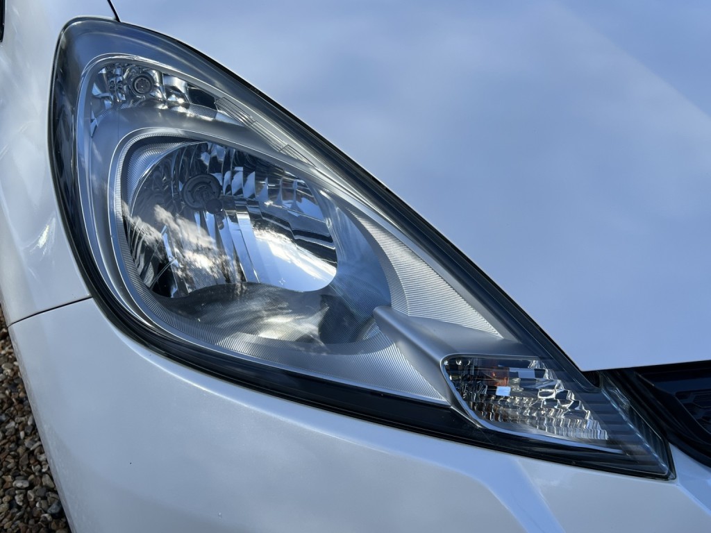 HONDA JAZZ 1.4 i-VTEC ES Plus 2013