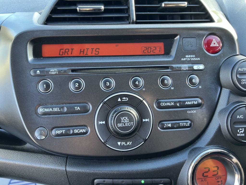 HONDA JAZZ 1.4 i-VTEC ES Plus 2013