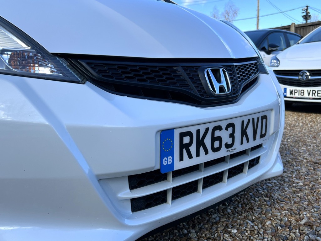 HONDA JAZZ 1.4 i-VTEC ES Plus 2013