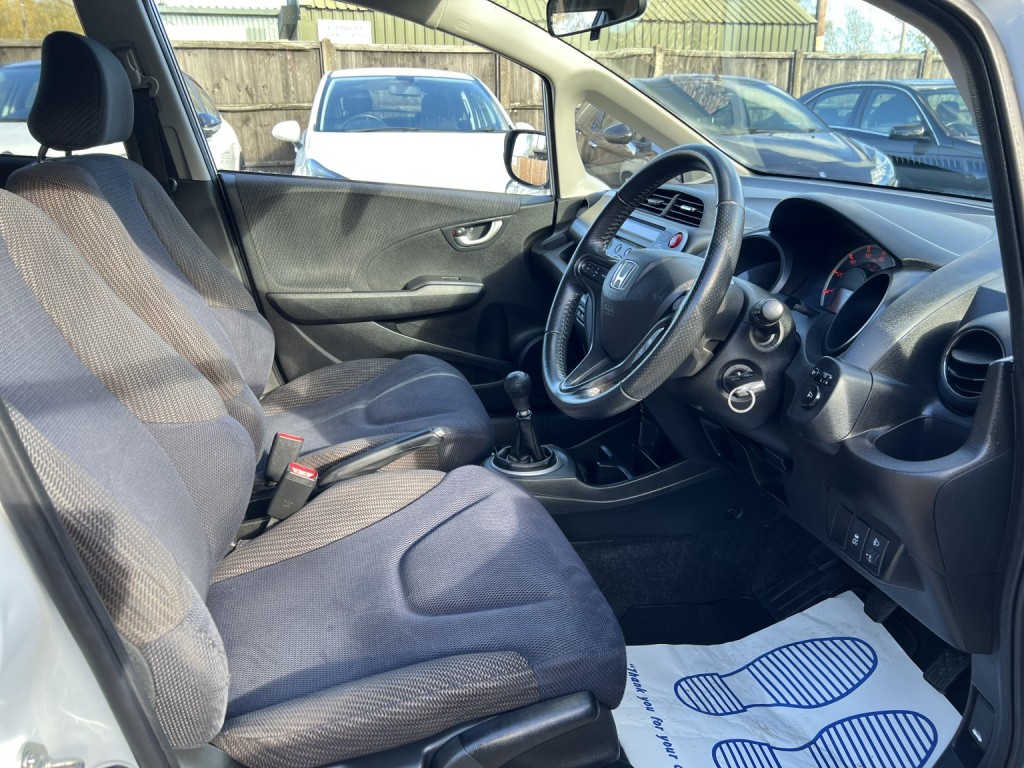 HONDA JAZZ 1.4 i-VTEC ES Plus 2013