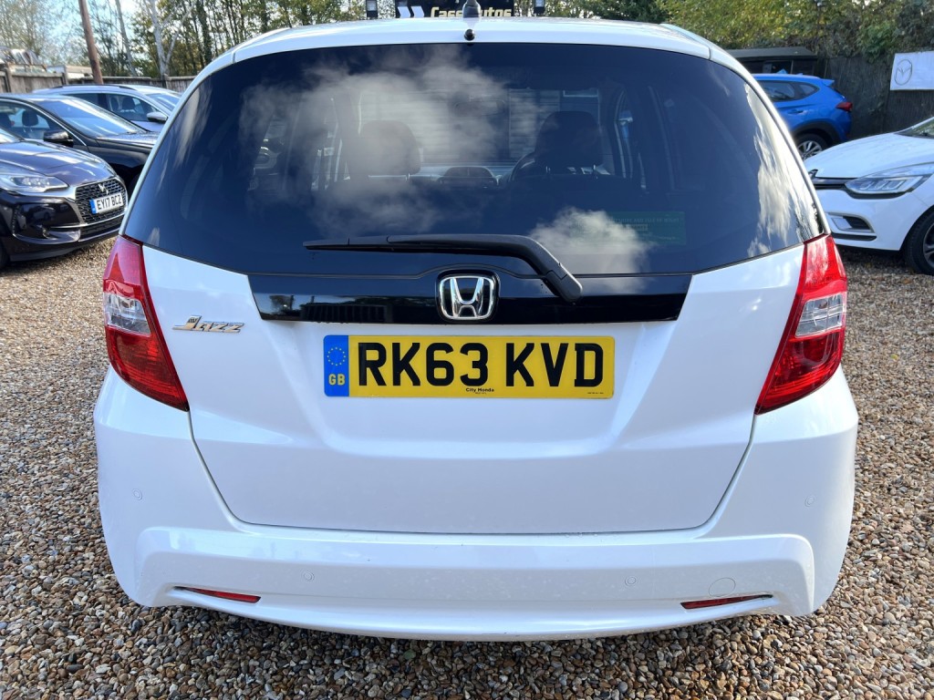 HONDA JAZZ 1.4 i-VTEC ES Plus 2013