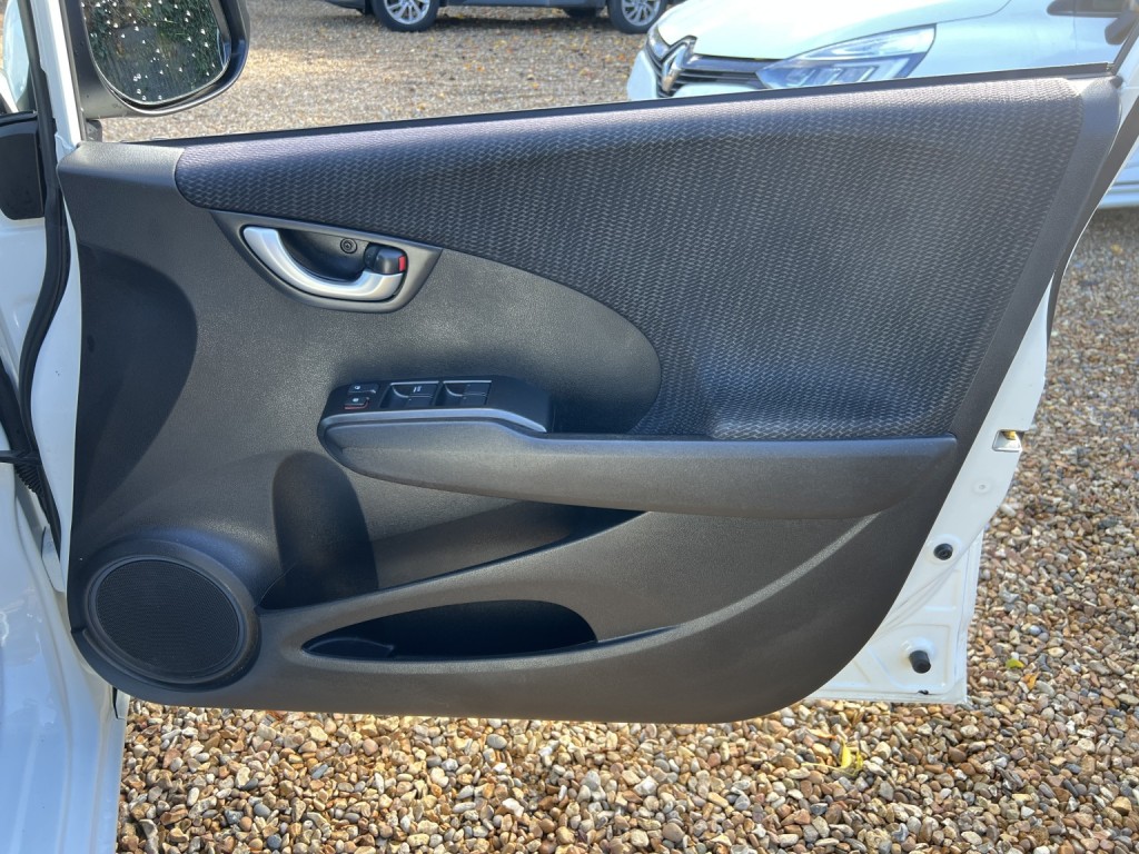 HONDA JAZZ 1.4 i-VTEC ES Plus 2013