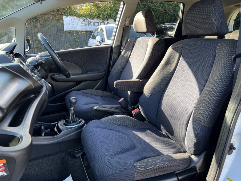 HONDA JAZZ 1.4 i-VTEC ES Plus 2013