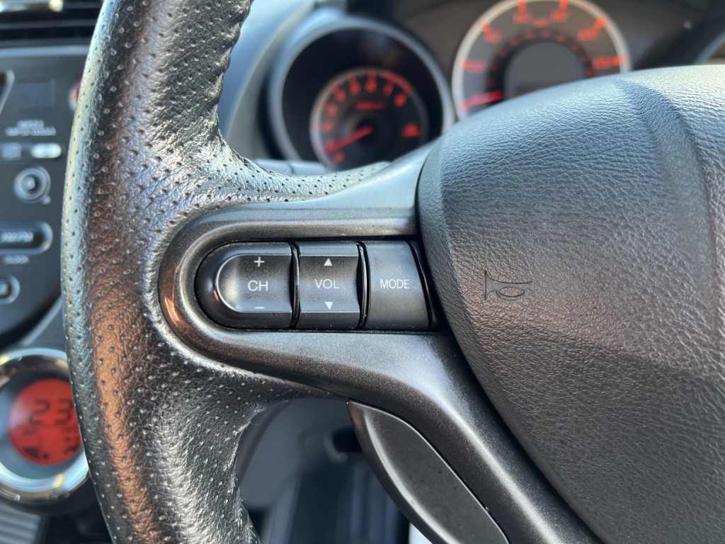 HONDA JAZZ 1.4 i-VTEC ES Plus 2013