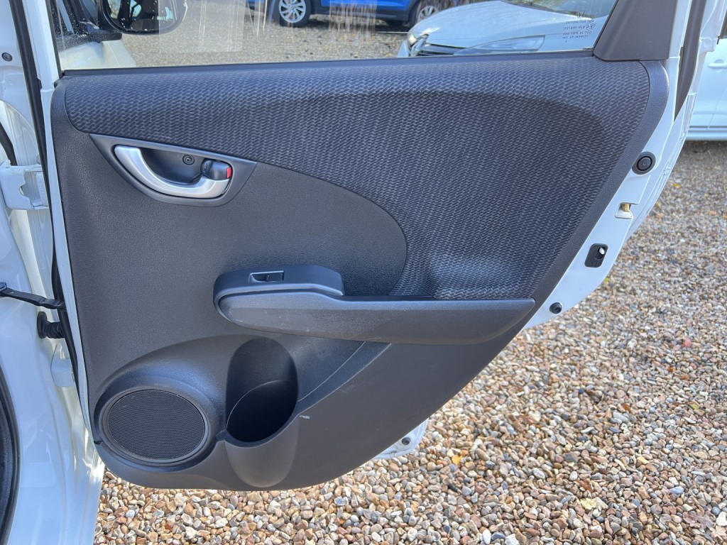 HONDA JAZZ 1.4 i-VTEC ES Plus 2013