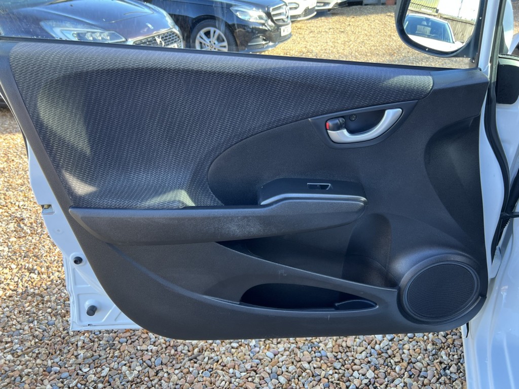 HONDA JAZZ 1.4 i-VTEC ES Plus 2013