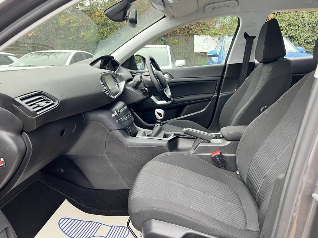 View PEUGEOT 308 SW 1.6 BlueHDi Active