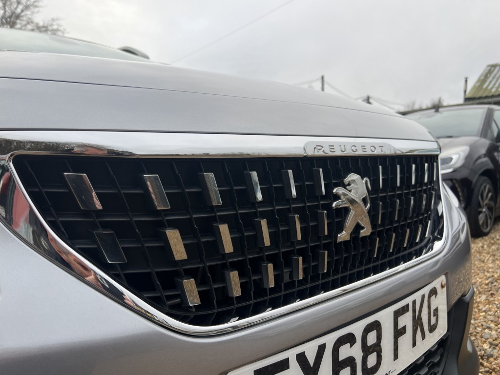 PEUGEOT 2008 1.2 PureTech Allure Premium 2018