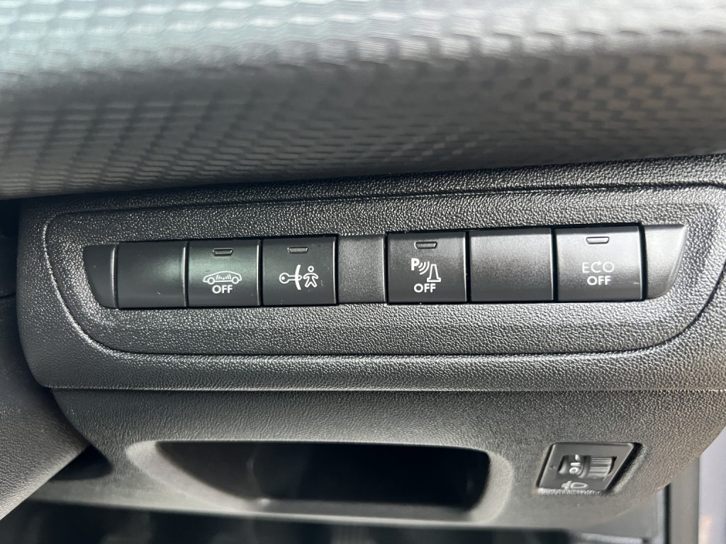 PEUGEOT 2008 1.2 PureTech Allure Premium 2018