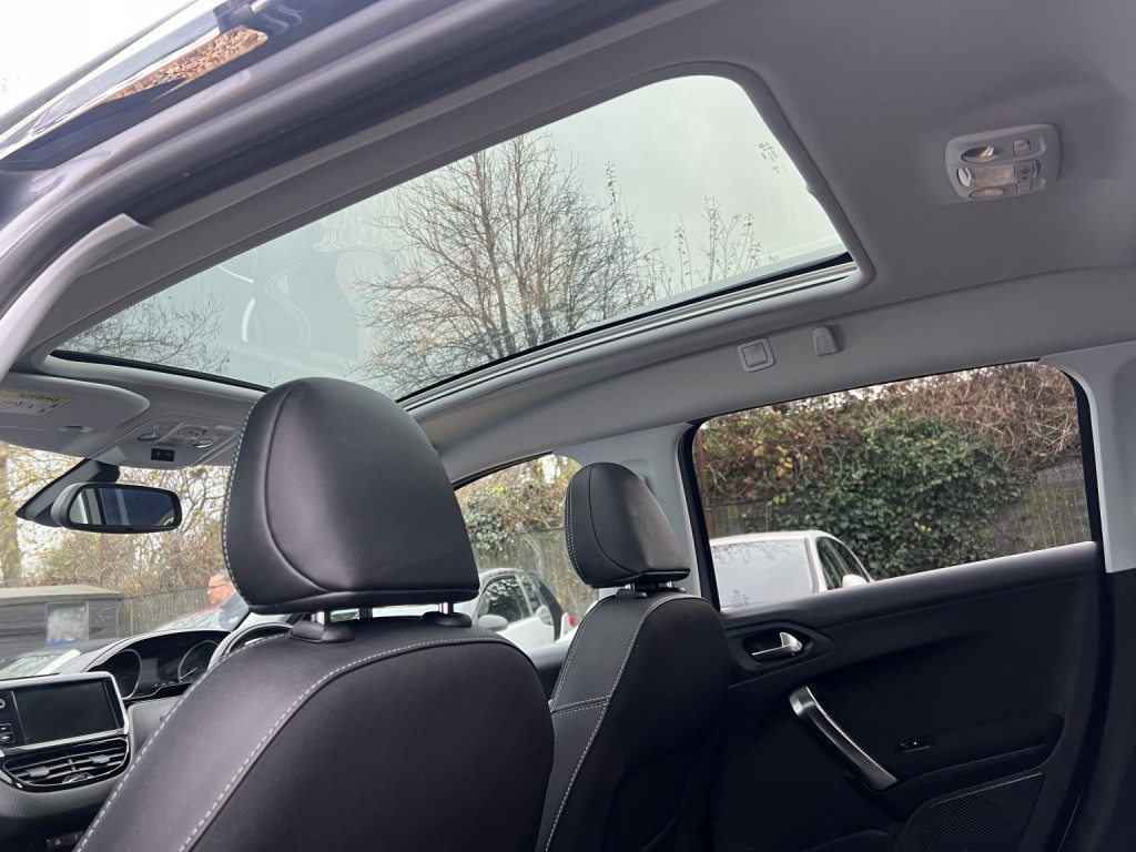 View PEUGEOT 2008 1.2 PureTech Allure Premium