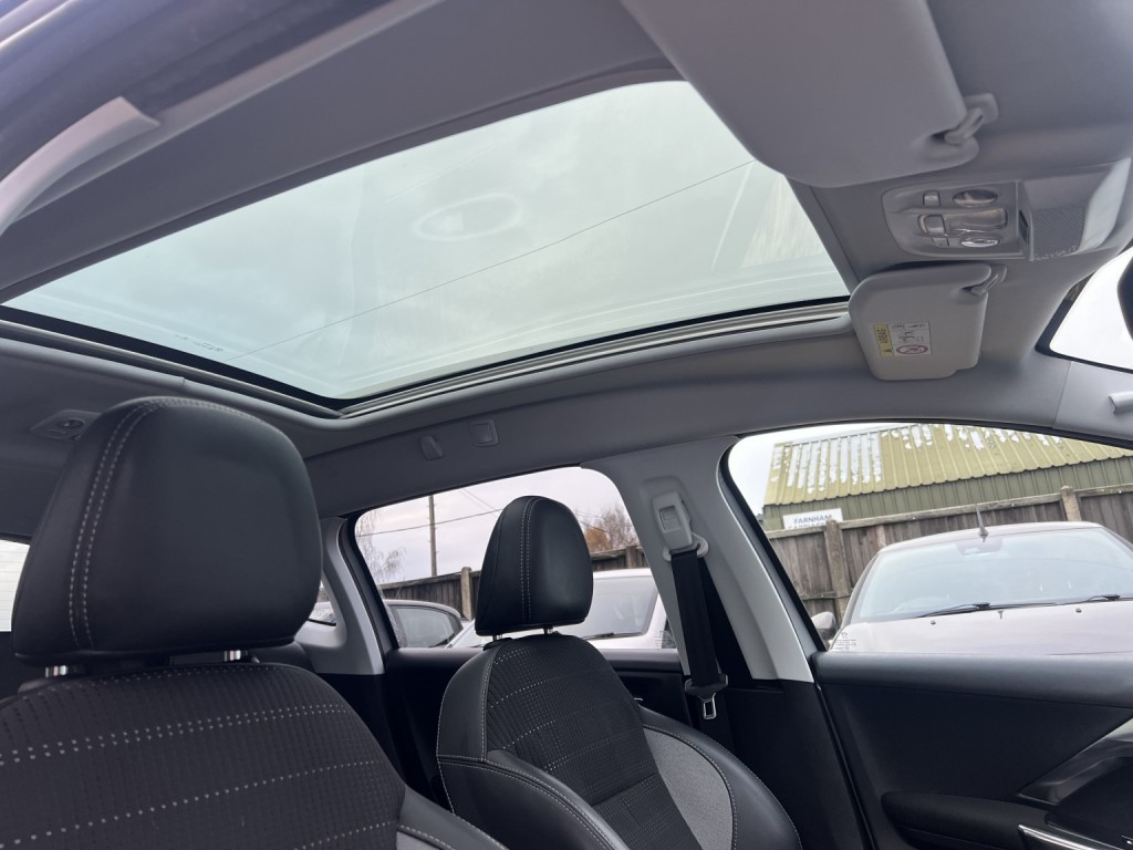 PEUGEOT 2008 1.2 PureTech Allure Premium 2018