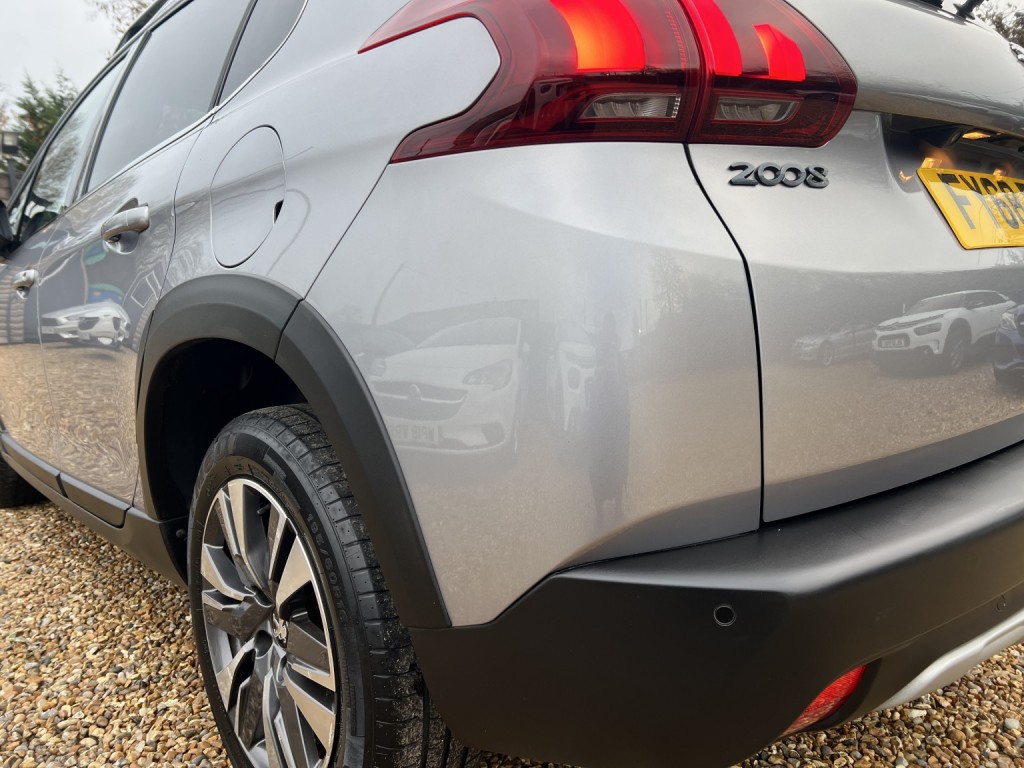 PEUGEOT 2008 1.2 PureTech Allure Premium 2018