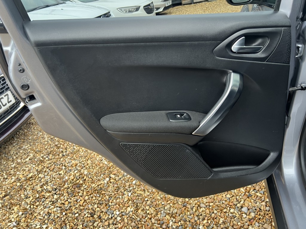 PEUGEOT 2008 1.2 PureTech Allure Premium 2018