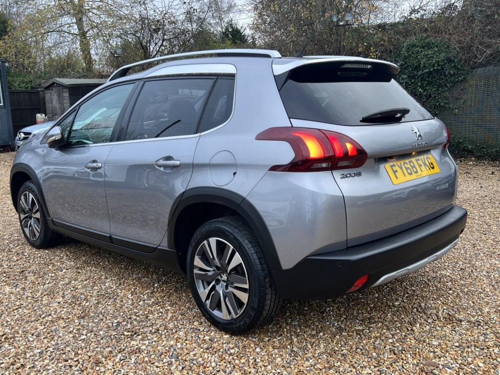 PEUGEOT 2008 1.2 PureTech Allure Premium 2018
