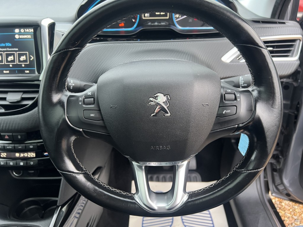 PEUGEOT 2008 1.2 PureTech Allure Premium 2018
