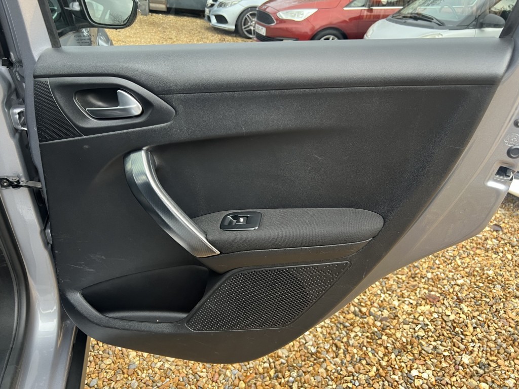 PEUGEOT 2008 1.2 PureTech Allure Premium 2018