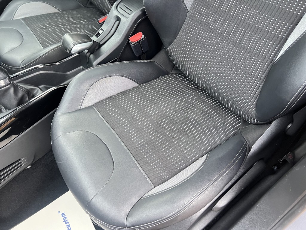 PEUGEOT 2008 1.2 PureTech Allure Premium 2018