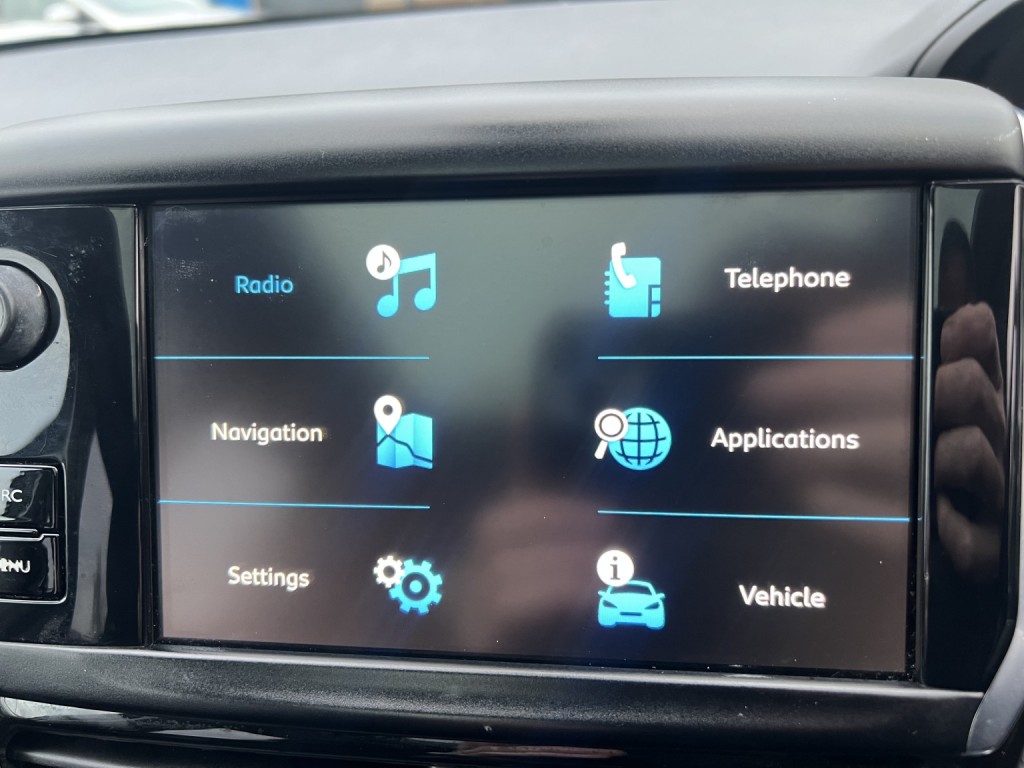 PEUGEOT 2008 1.2 PureTech Allure Premium 2018