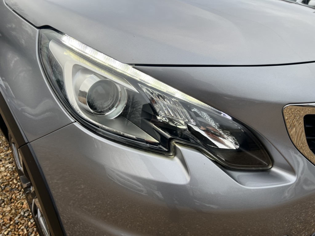 PEUGEOT 2008 1.2 PureTech Allure Premium 2018