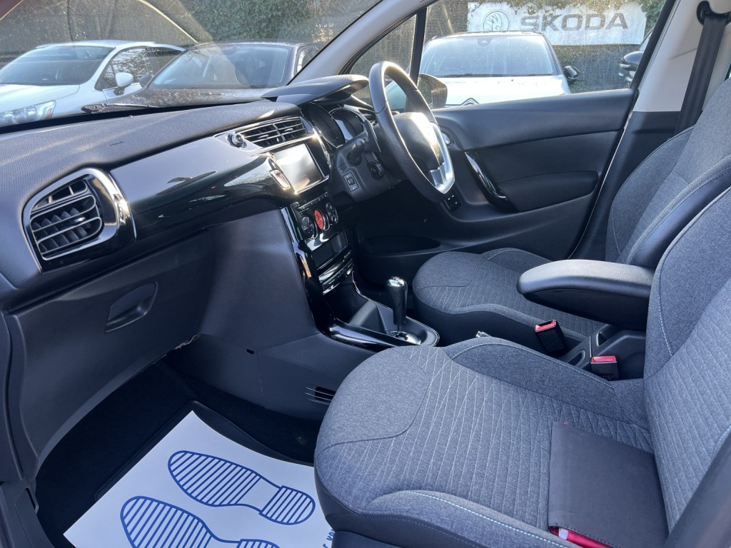 View CITROEN C3 1.2 PureTech Platinum