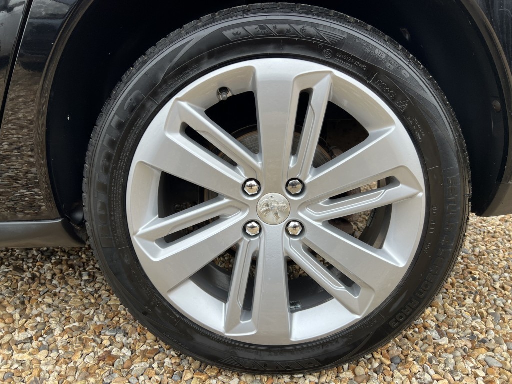 PEUGEOT 3008 1.6 HDi Allure 2014