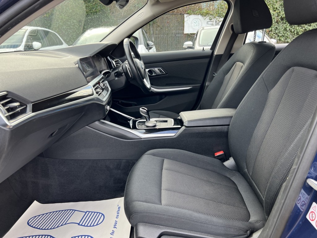 View BMW 3 SERIES 2.0 330e SE Pro Touring