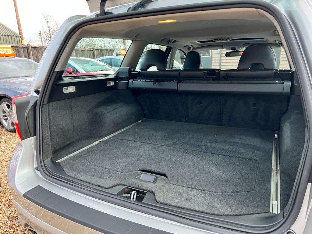 VOLVO V70 2.4 D5 SE Geartronic * ESTATE * 2009
