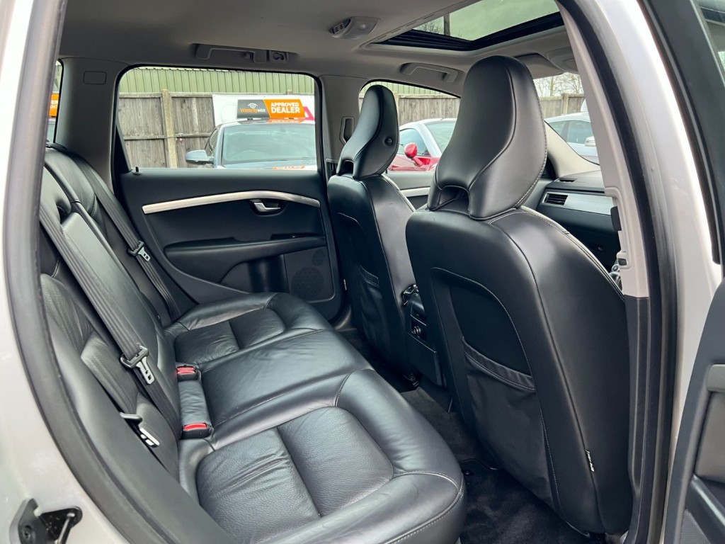 VOLVO V70 2.4 D5 SE Geartronic * ESTATE * 2009