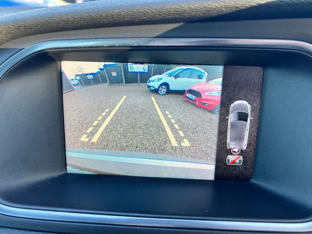 VOLVO V40 1.6 D2 R-Design Lux Nav 2014