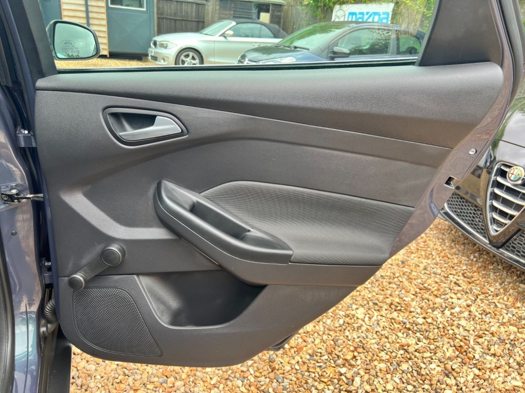 FORD FOCUS 1.6 Zetec  * NOW SOLD * 2012
