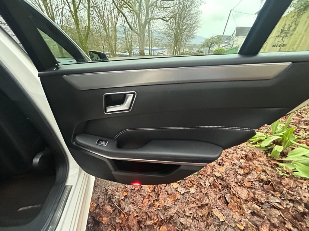 MERCEDES-BENZ E CLASS