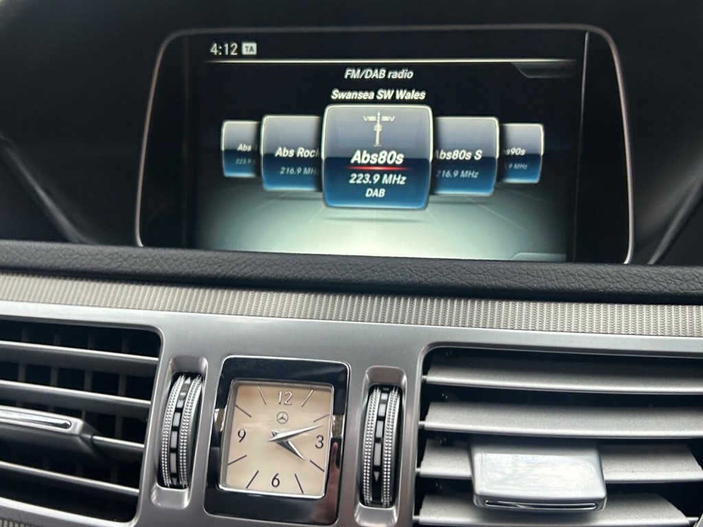 MERCEDES-BENZ E CLASS