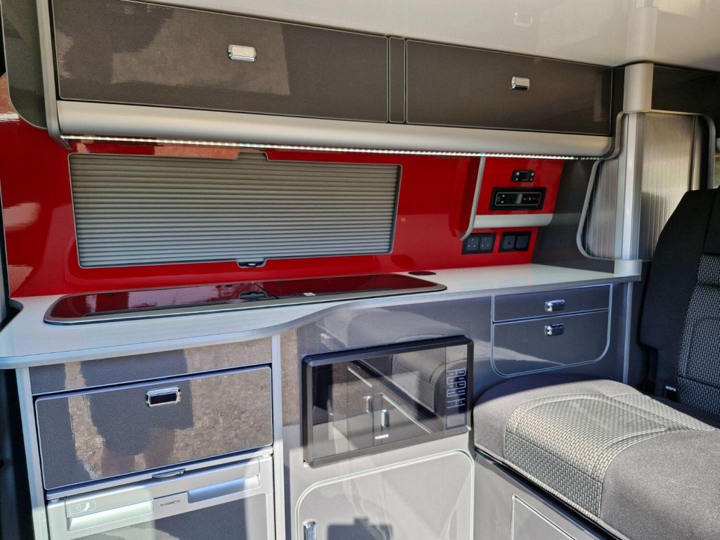 VOLKSWAGEN CAMPERVAN