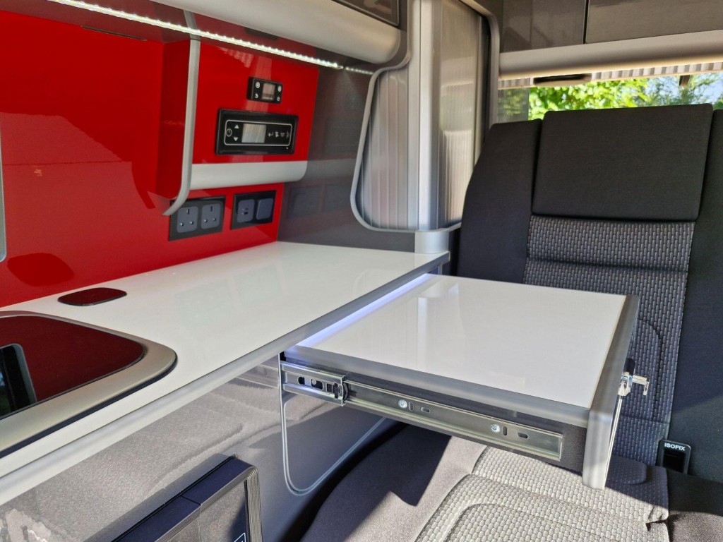 VOLKSWAGEN CAMPERVAN