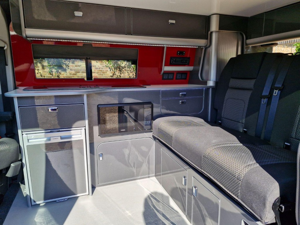VOLKSWAGEN CAMPERVAN