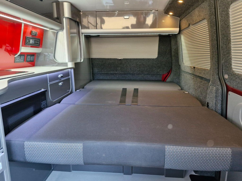 VOLKSWAGEN CAMPERVAN