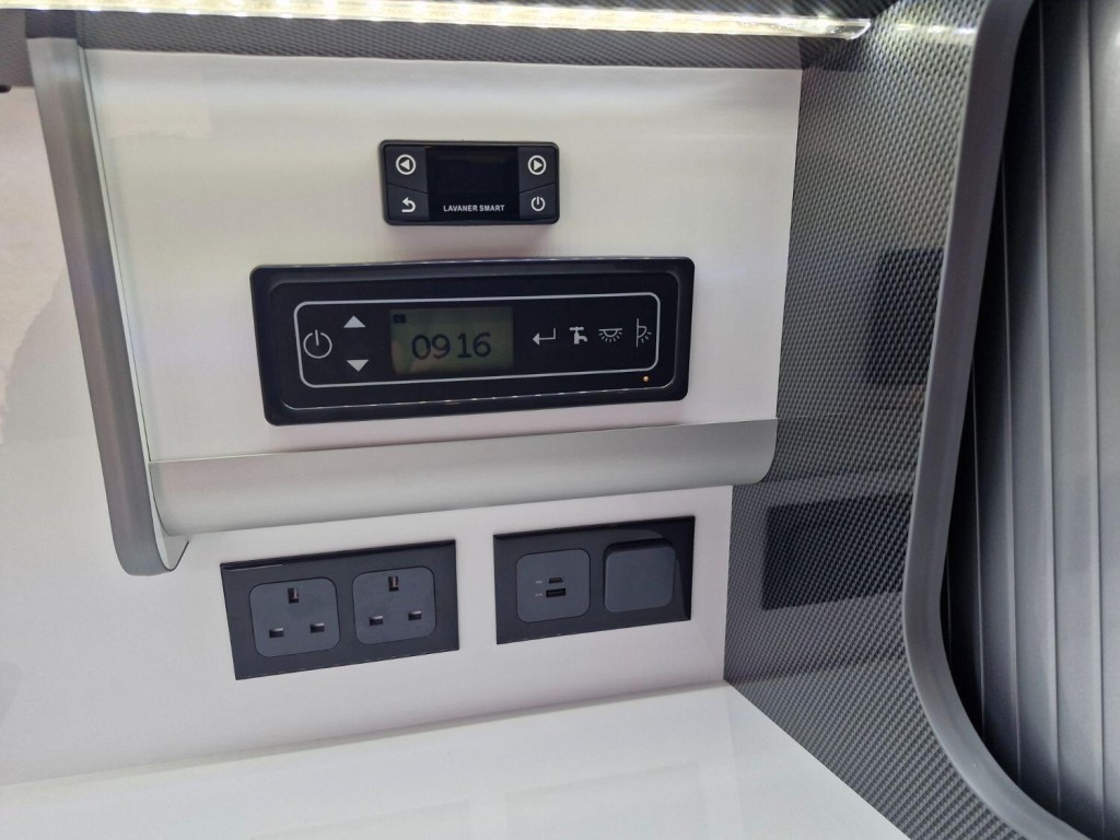 VOLKSWAGEN CAMPERVAN
