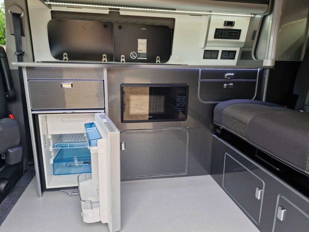 VOLKSWAGEN CAMPERVAN