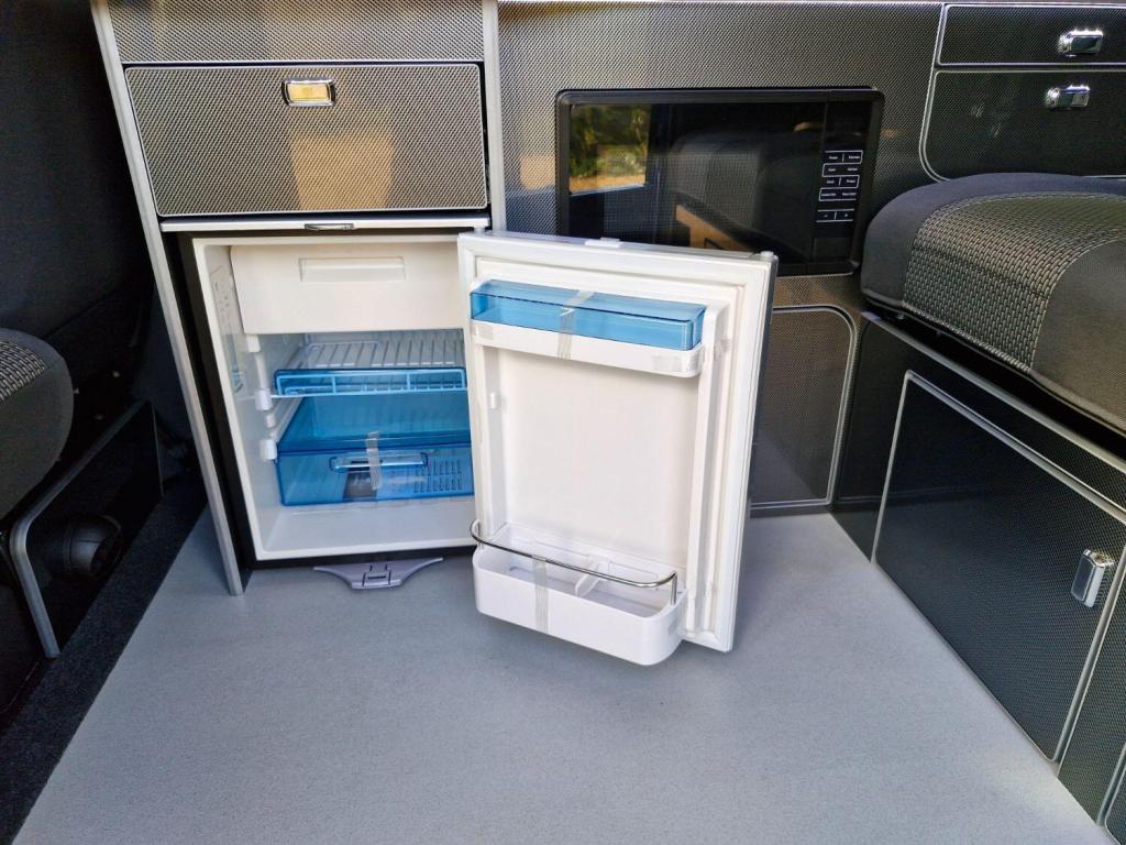 VOLKSWAGEN CAMPERVAN
