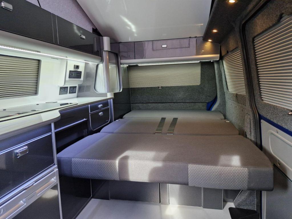 VOLKSWAGEN CAMPERVAN
